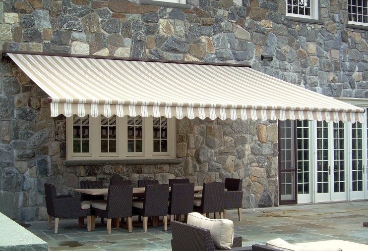 Retractable Awnings in Richmond
